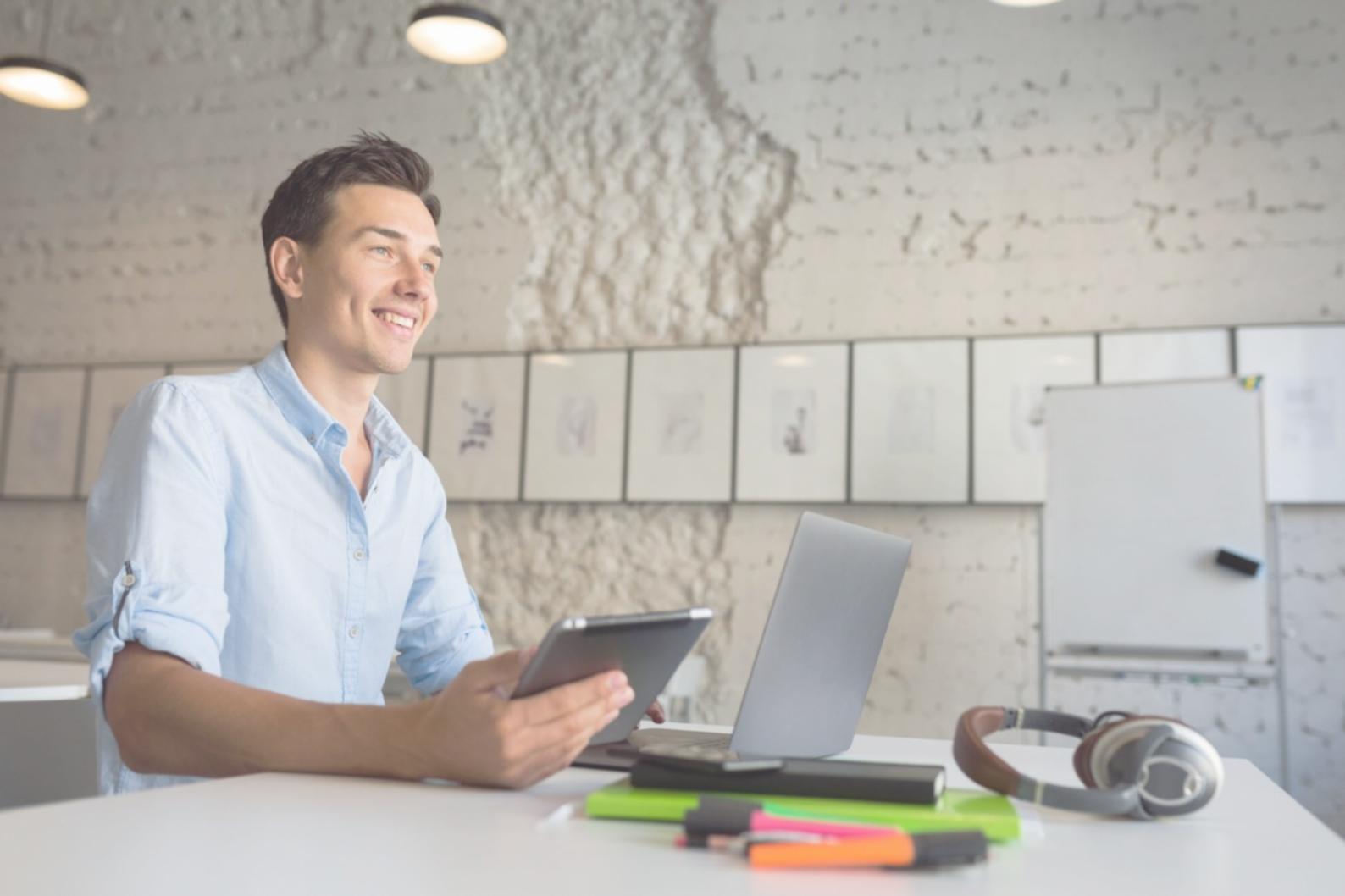 Inovativní workspace s moderní technologií